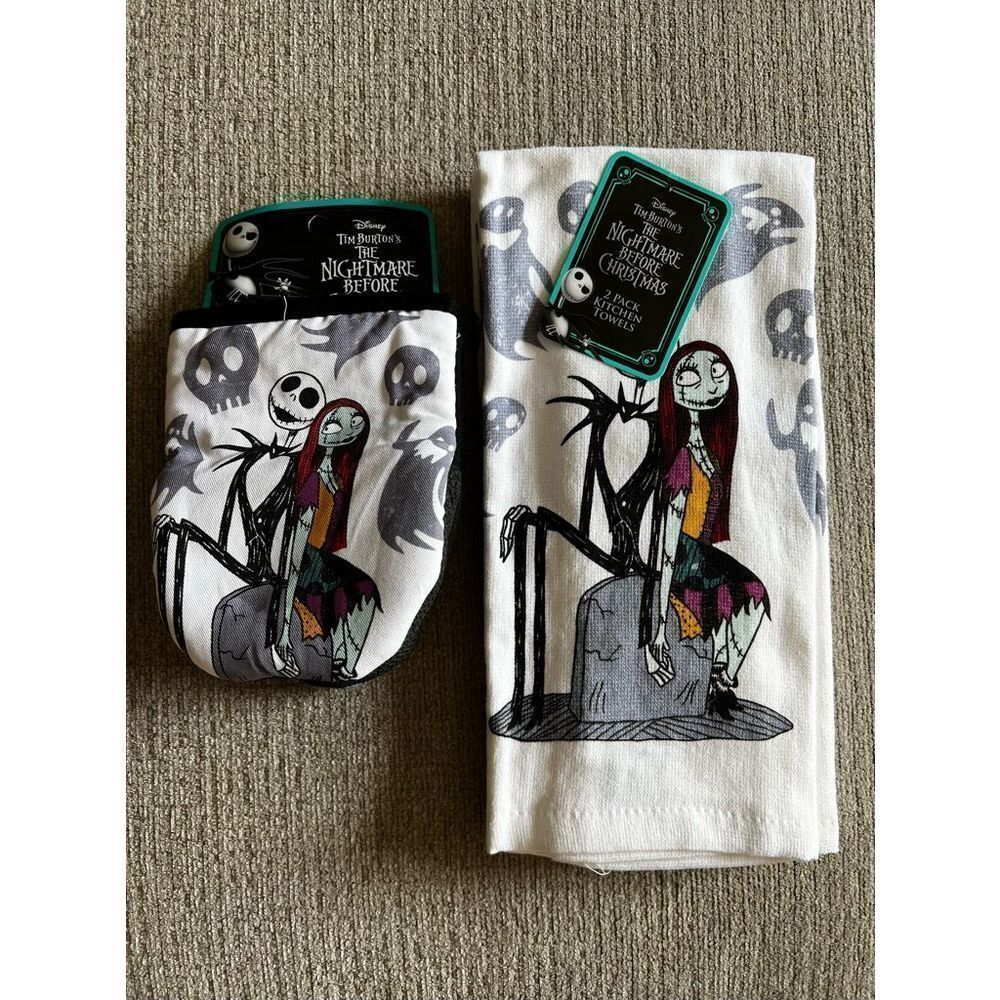 Disney Nightmare Before Christmas towel and oven mitten set
